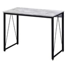 35 pupitres de style ancien, blancs et noirs
