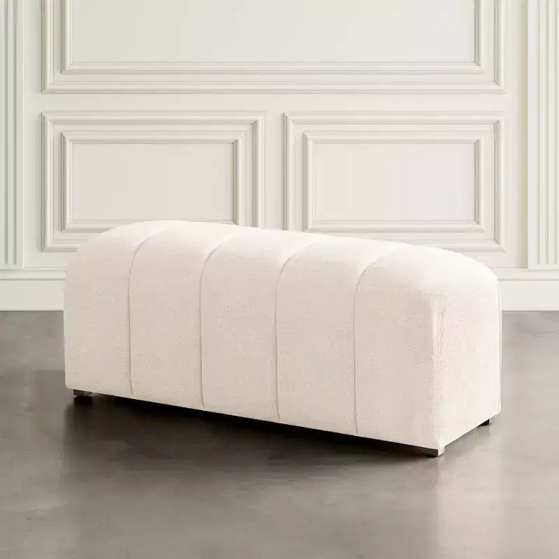 Banc somptueux rembourré en bouclé ivoire moderne contemporain Tess