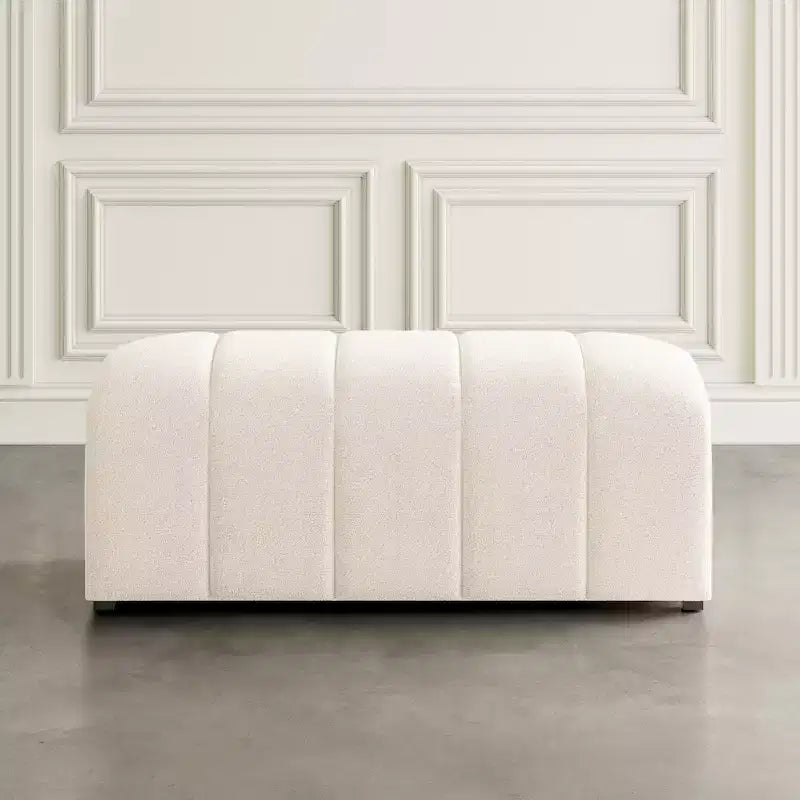 Banc somptueux rembourré en bouclé ivoire moderne contemporain Tess