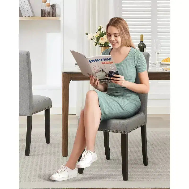Chaises de salle à manger ergonomiques modernes rembourrées en tissu avec dossier incurvé, pieds en bois robustes pour salle à manger, cuisine, bureau