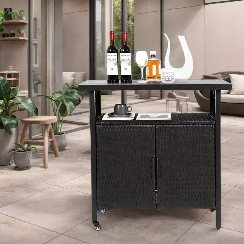 Chariot de bar pour l'extérieur en osier avec plateau en bois composite pour patio, noir, 35,43*19,69*35,43