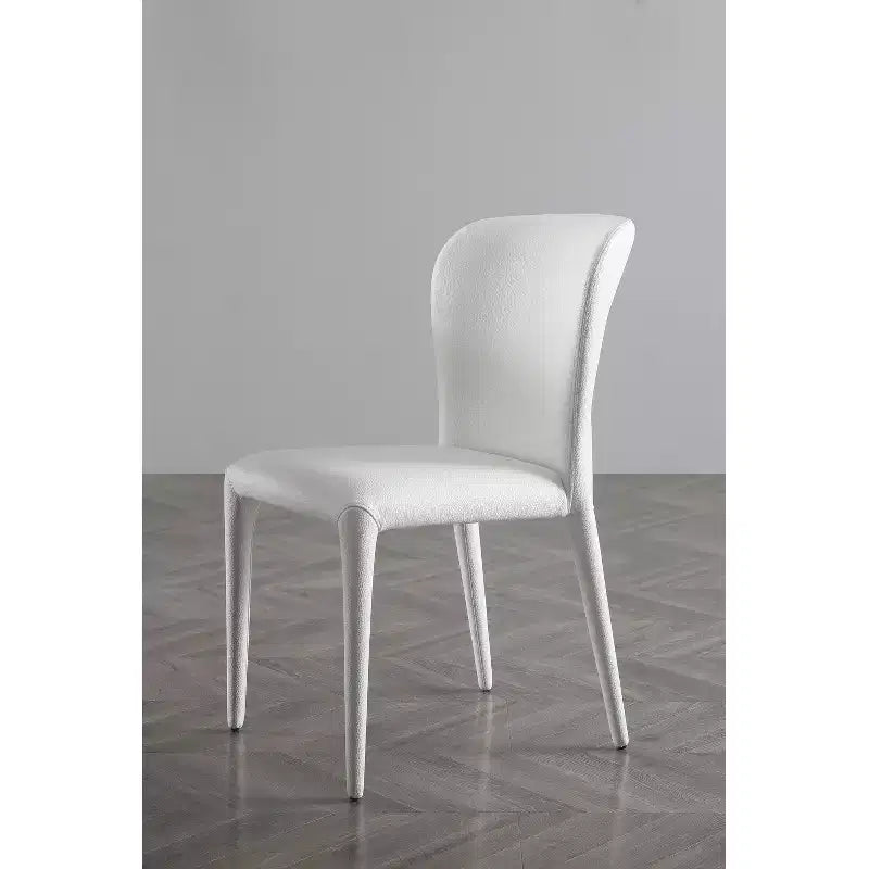 Chaise de salle à manger noire en similicuir de 33 po, idéale comme chaise d'appoint moderne et confortable pour les réunions de famille.